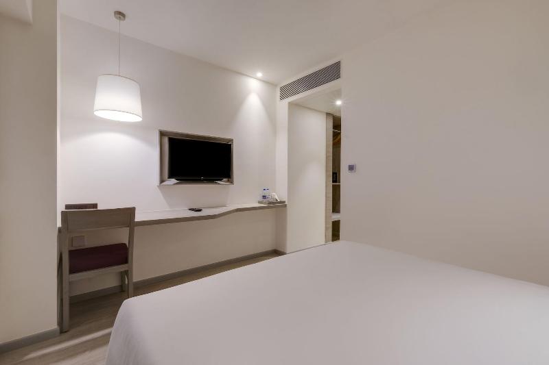 7 Apple Hotel Mahape image