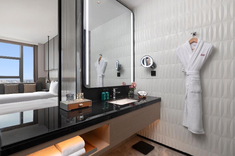 Crowne Plaza Taizhou City Center image