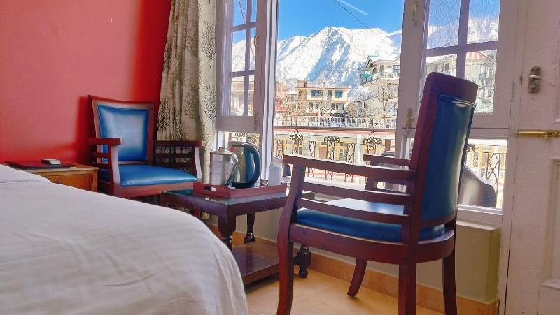 Hotel Snow Crest Inn image