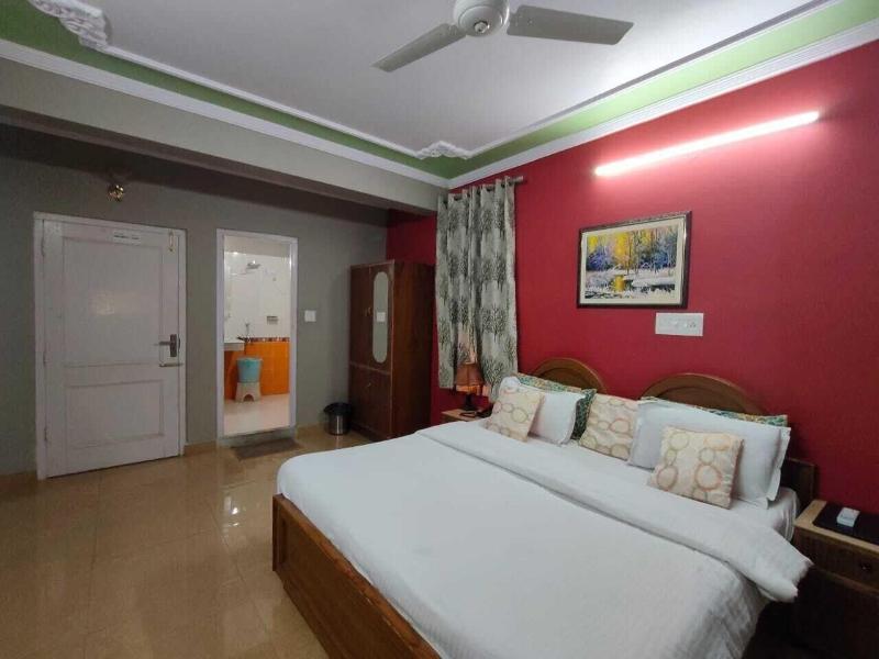 Hotel Snow Crest Inn image