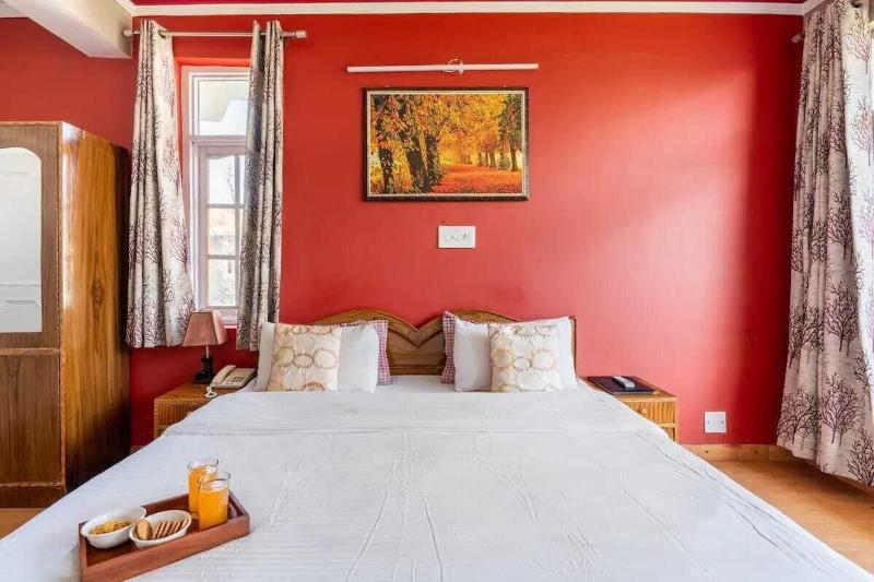 Hotel Snow Crest Inn image