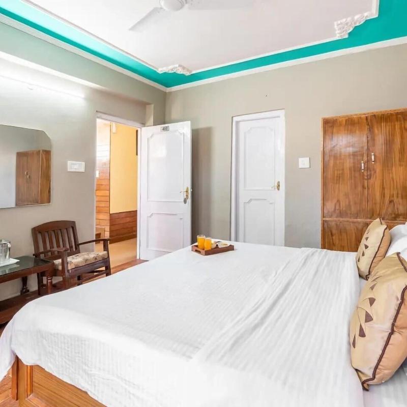 Hotel Snow Crest Inn image