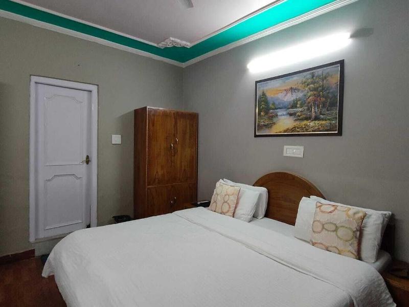 Hotel Snow Crest Inn image