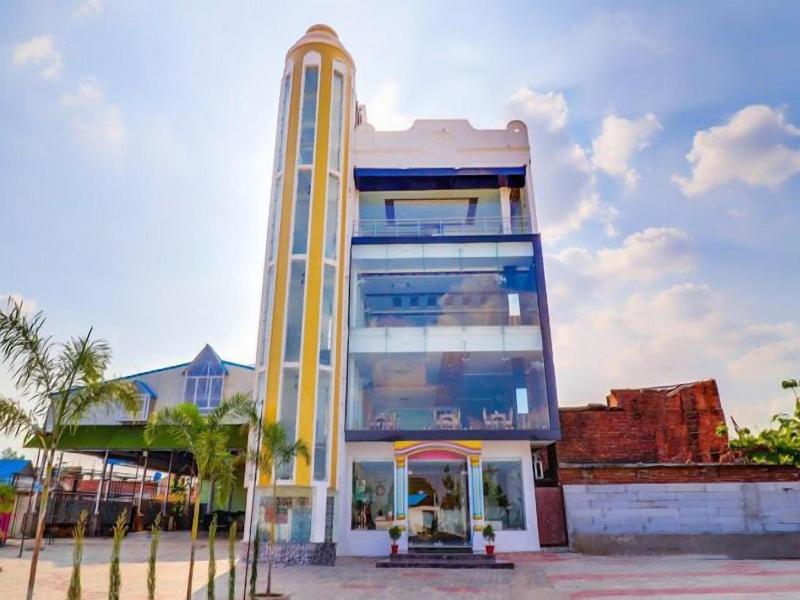 Hotel The Grand Bhavya Palace 4