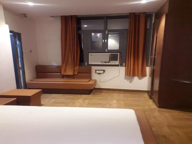 Banaras Hotel Llp