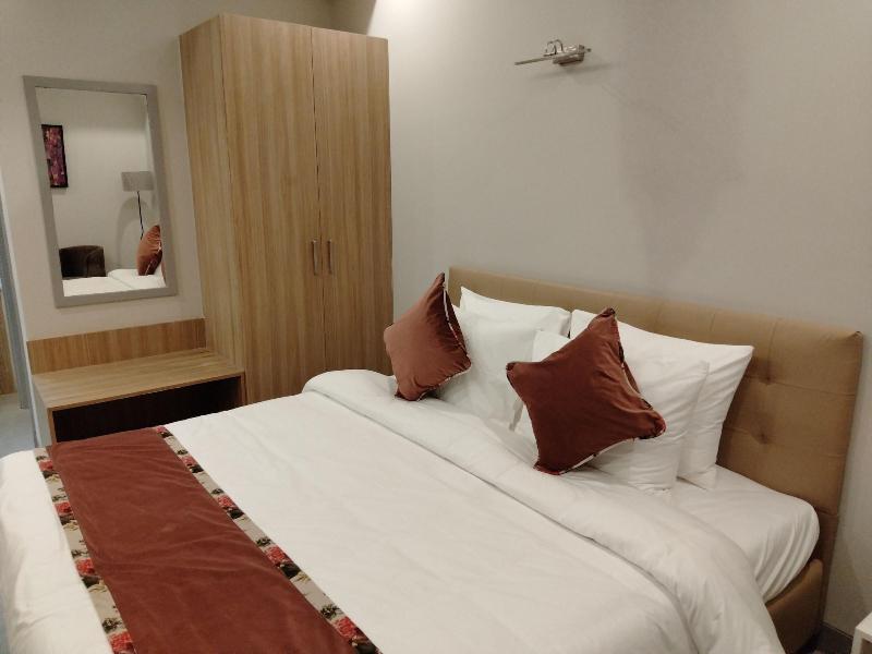 Rosastays Gurugram Sec 31 image