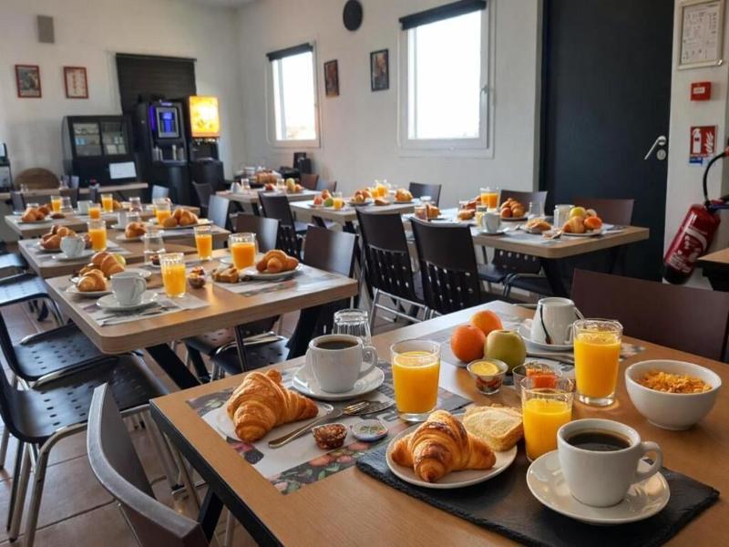 Enzo Hotels Chartres Mainvilliers By Kyriad Direct image