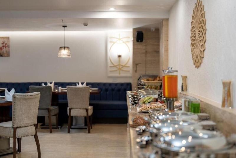 Cygnett Inn Paras image