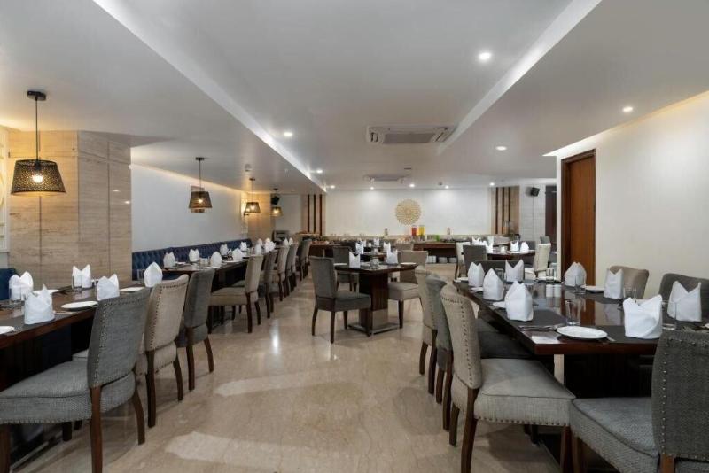 Cygnett Inn Paras image