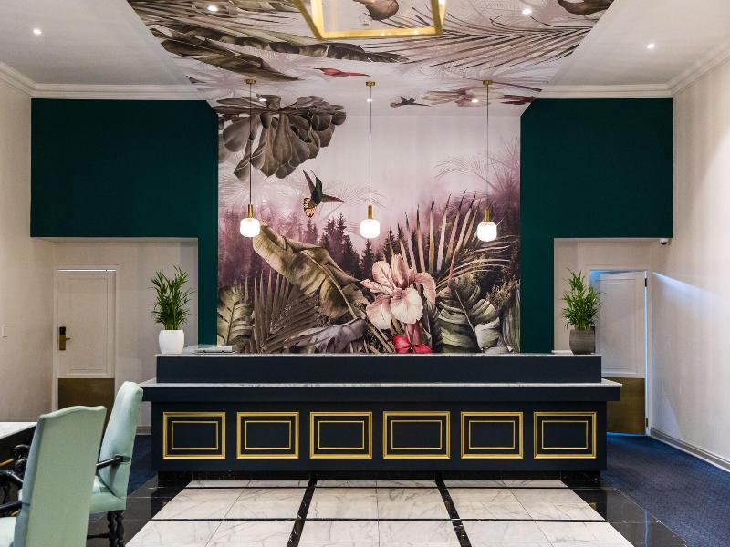 Lord Charles Hotel image