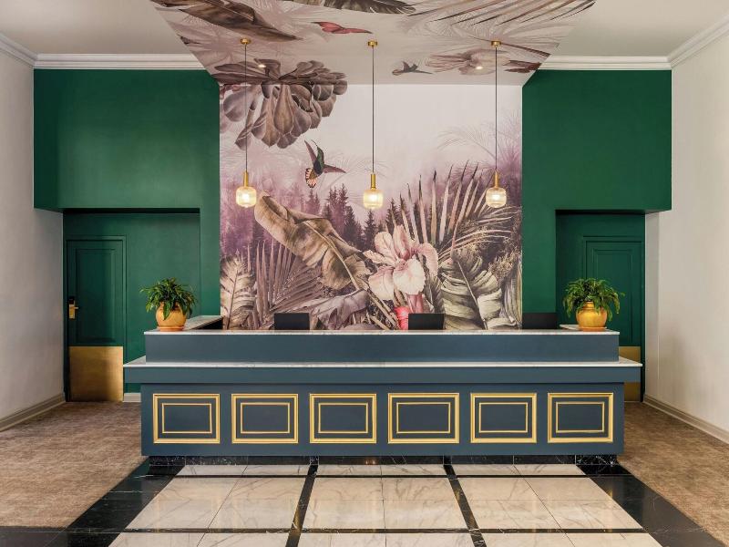 Lord Charles Hotel image