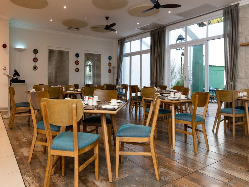 Lord Charles Hotel image