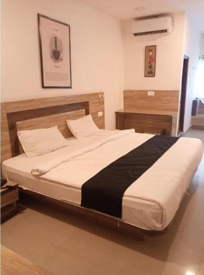 Etranger Resorts image