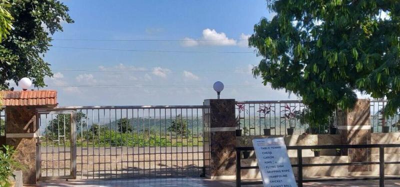 Etranger Resorts image