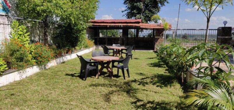 Etranger Resorts image