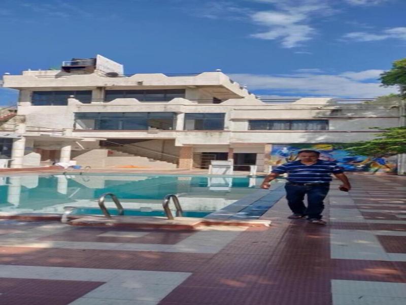 Etranger Resorts image