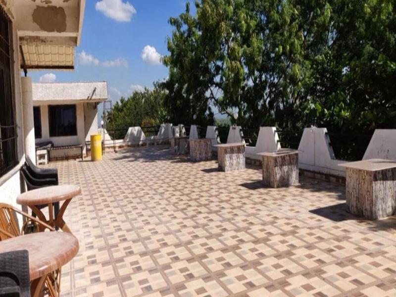 Etranger Resorts image