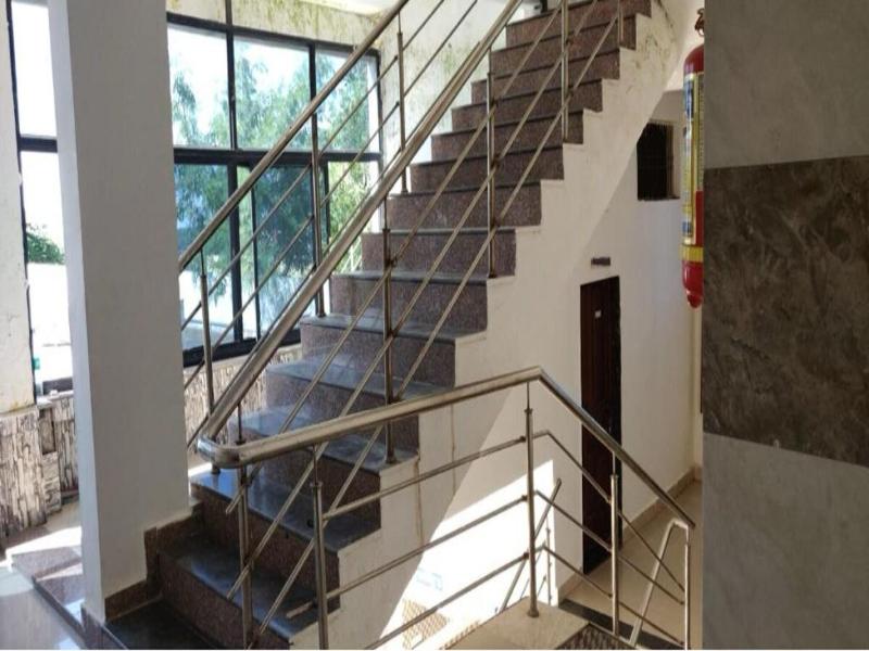 Etranger Resorts image