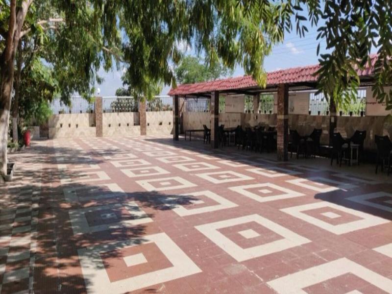 Etranger Resorts image