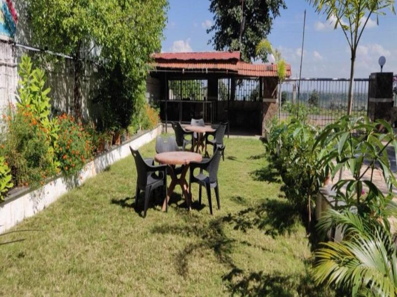 Etranger Resorts image