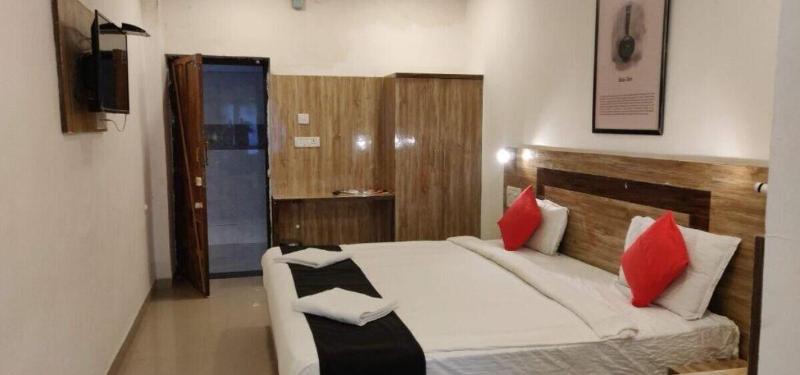 Etranger Resorts image
