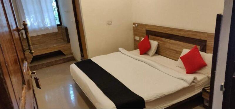 Etranger Resorts image