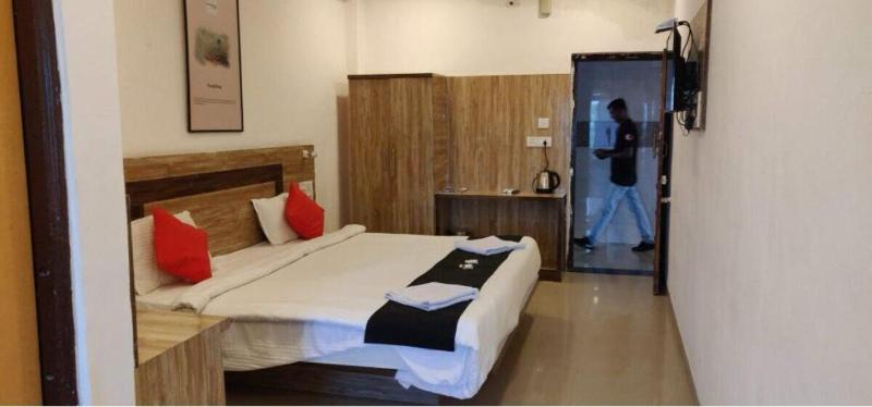 Etranger Resorts image