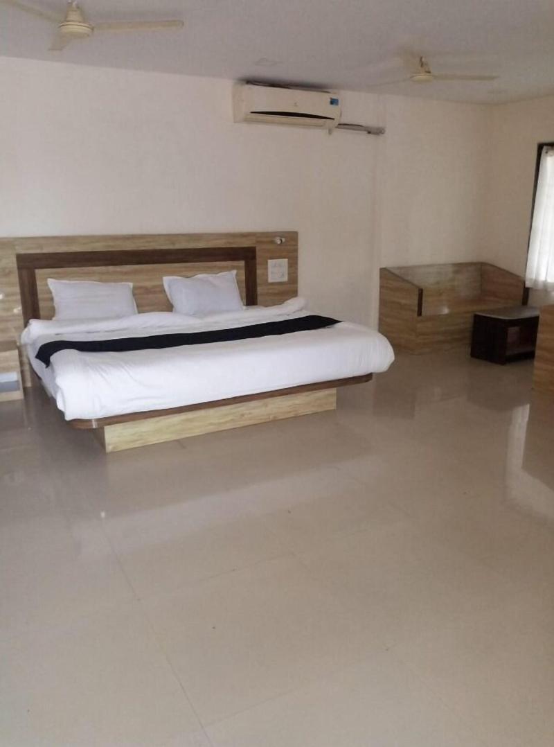 Etranger Resorts image