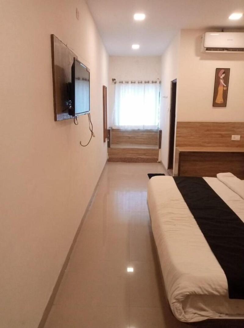 Etranger Resorts image