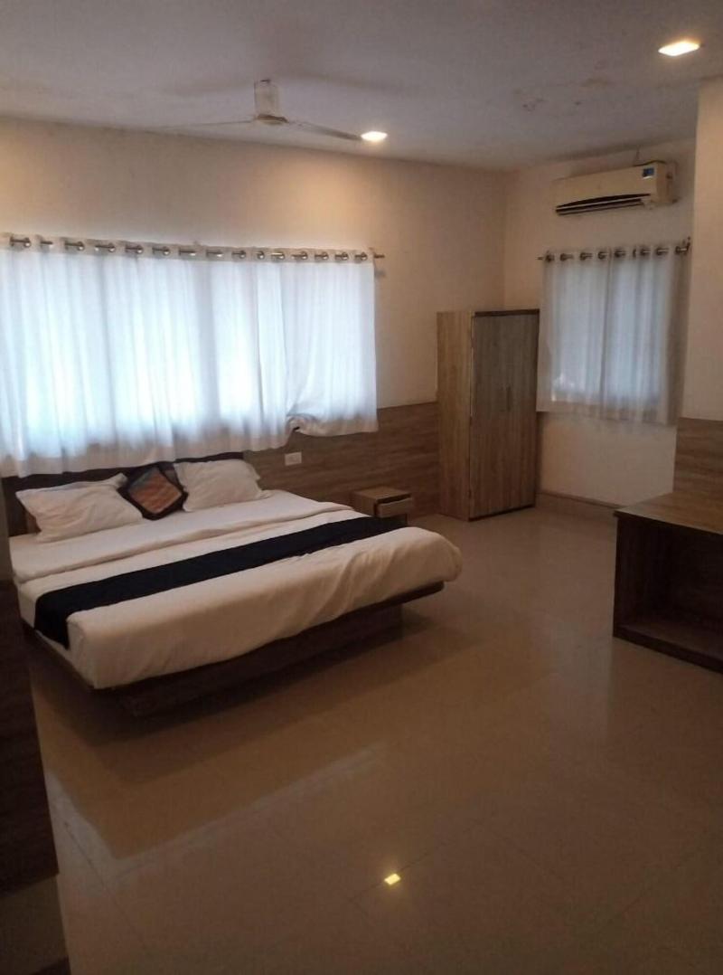 Etranger Resorts image