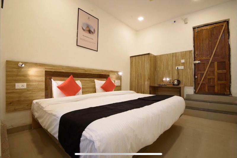 Etranger Resorts image