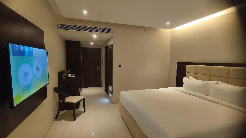 STUDIO BUSINESS KING BED