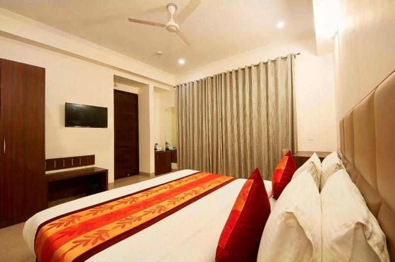 Alpina Hotels & Suites image