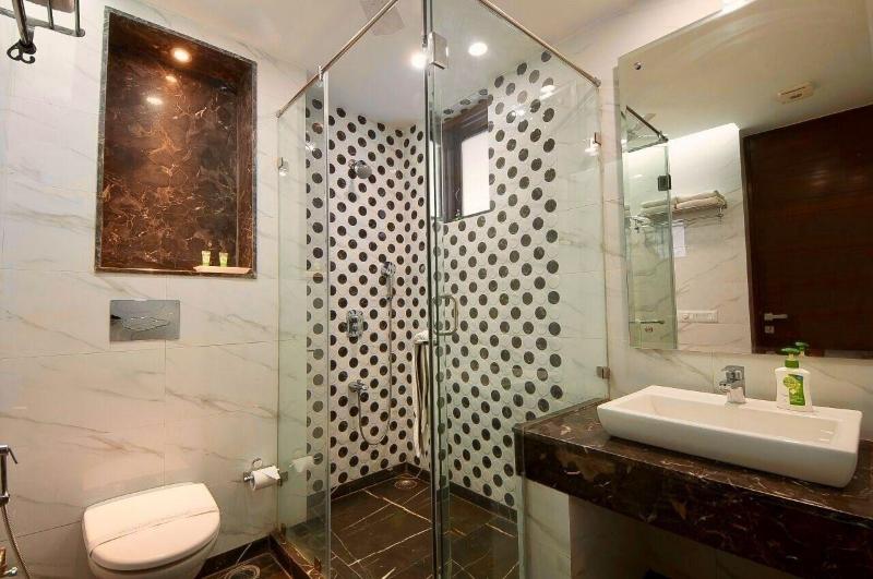 Alpina Hotels & Suites image
