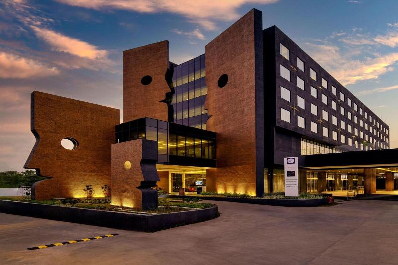Essentia Luxury Hotel Indore — general view