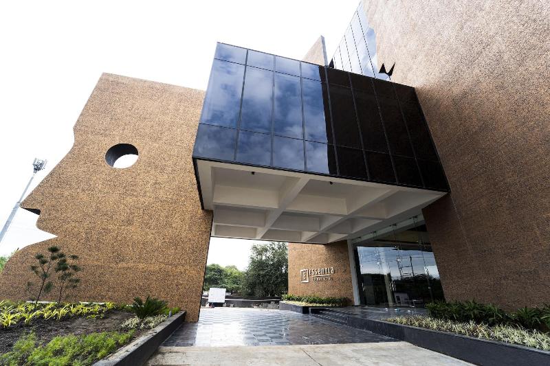 Essentia Luxury Hotel Indore — general view