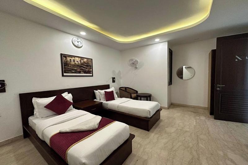 Hotel The Imperio image