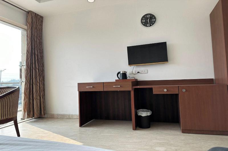 Hotel The Imperio image