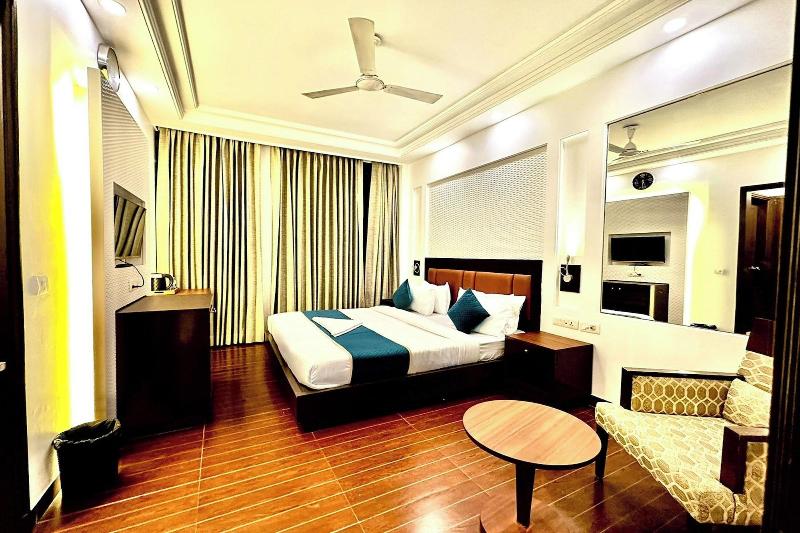 Hotel The Imperio image