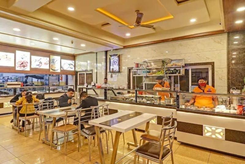 Iroomz Sri Udupi Park Suites Pmc image