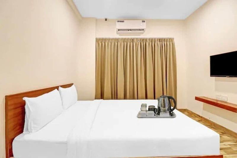Iroomz Sri Udupi Park Suites Pmc image