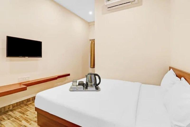 Iroomz Sri Udupi Park Suites Pmc image