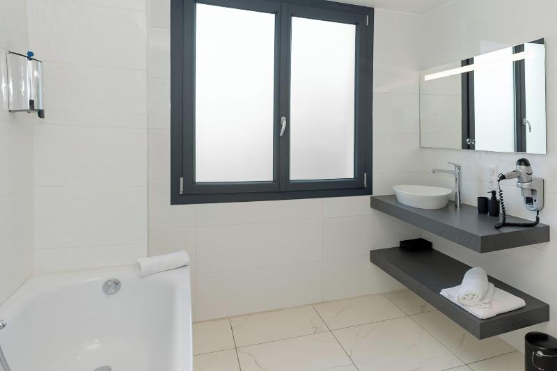 La Porte Des Alpes image