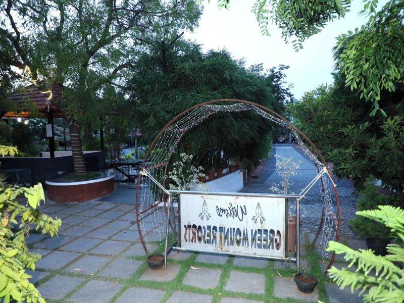 Green Mount Resorts image