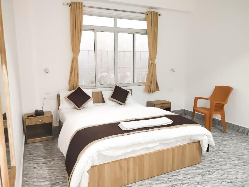 Hotel East Inn image