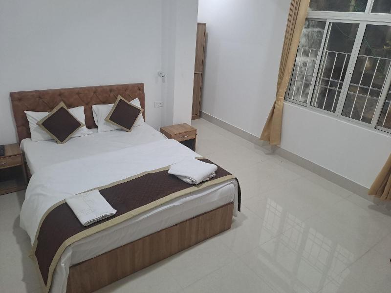 Hotel East Inn image