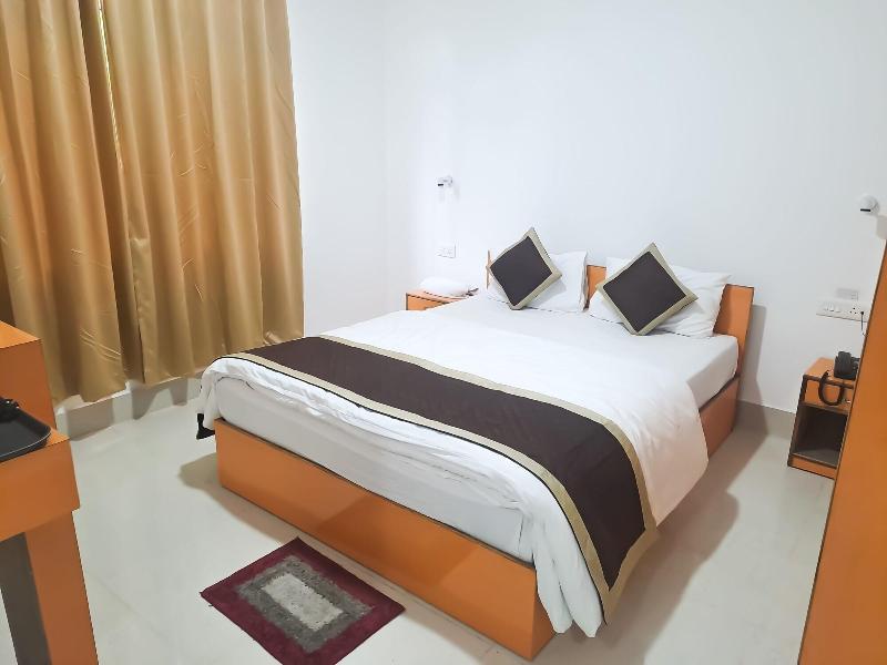Hotel East Inn image