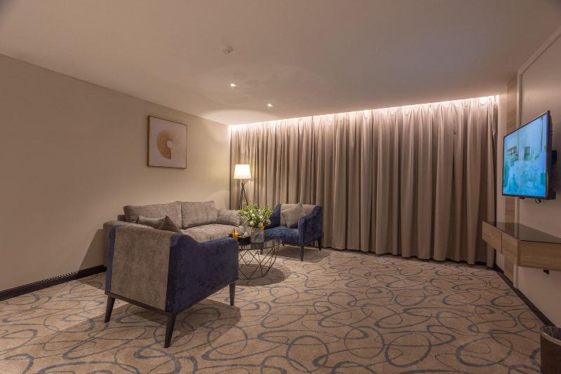 Skyline Hotel & Suites image