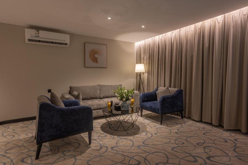 Skyline Hotel & Suites image