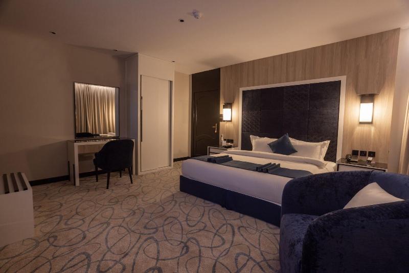 Skyline Hotel & Suites image